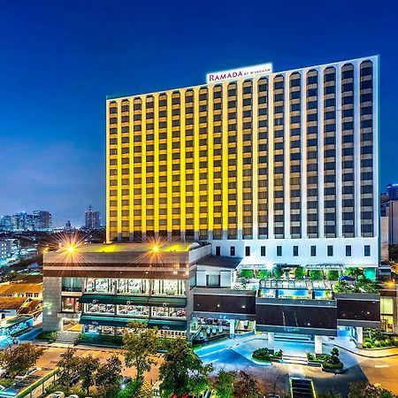 Отель Ramada By Wyndham Bangkok Chaophya Park Экстерьер фото