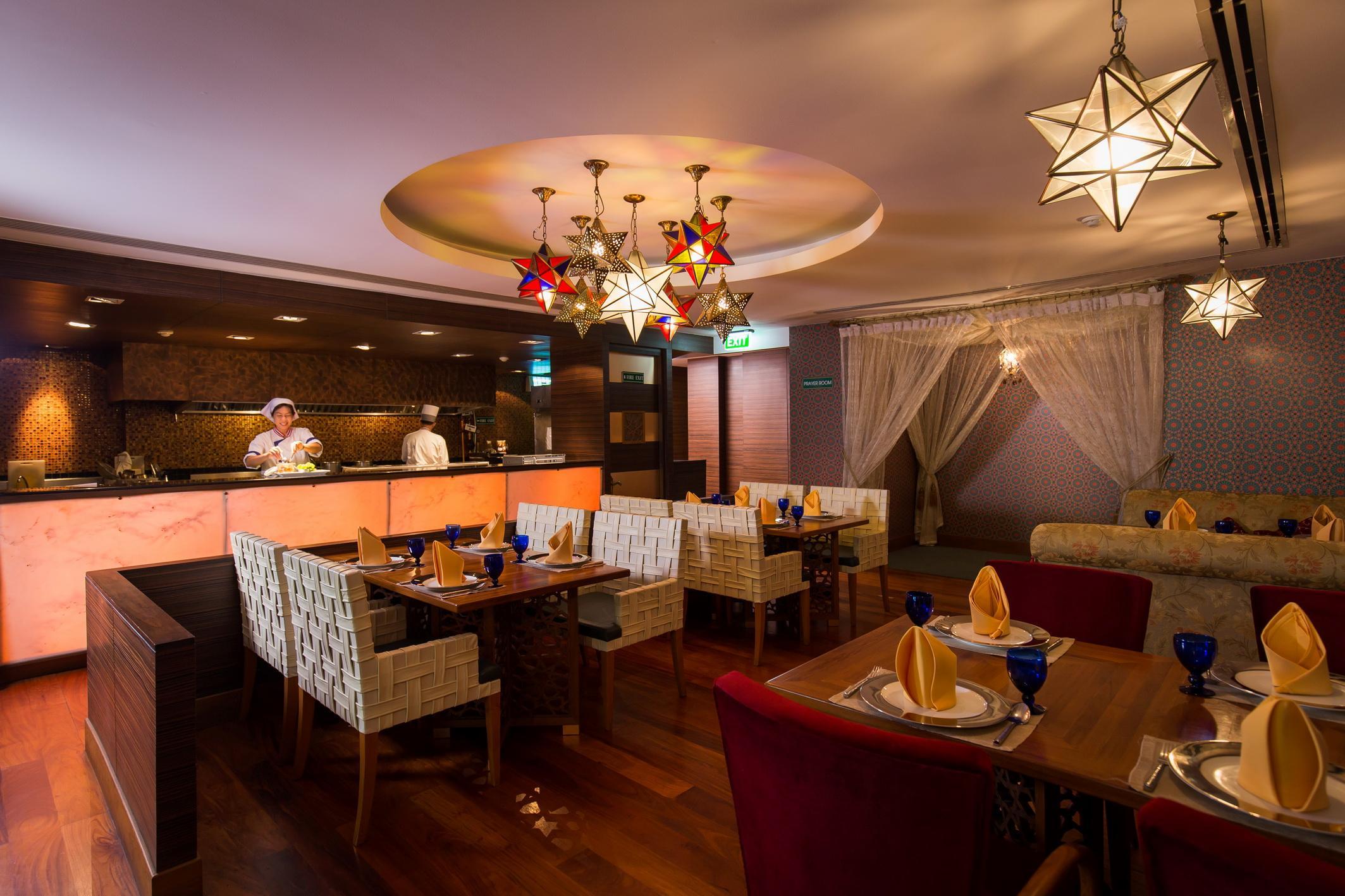 Отель Ramada By Wyndham Bangkok Chaophya Park Экстерьер фото