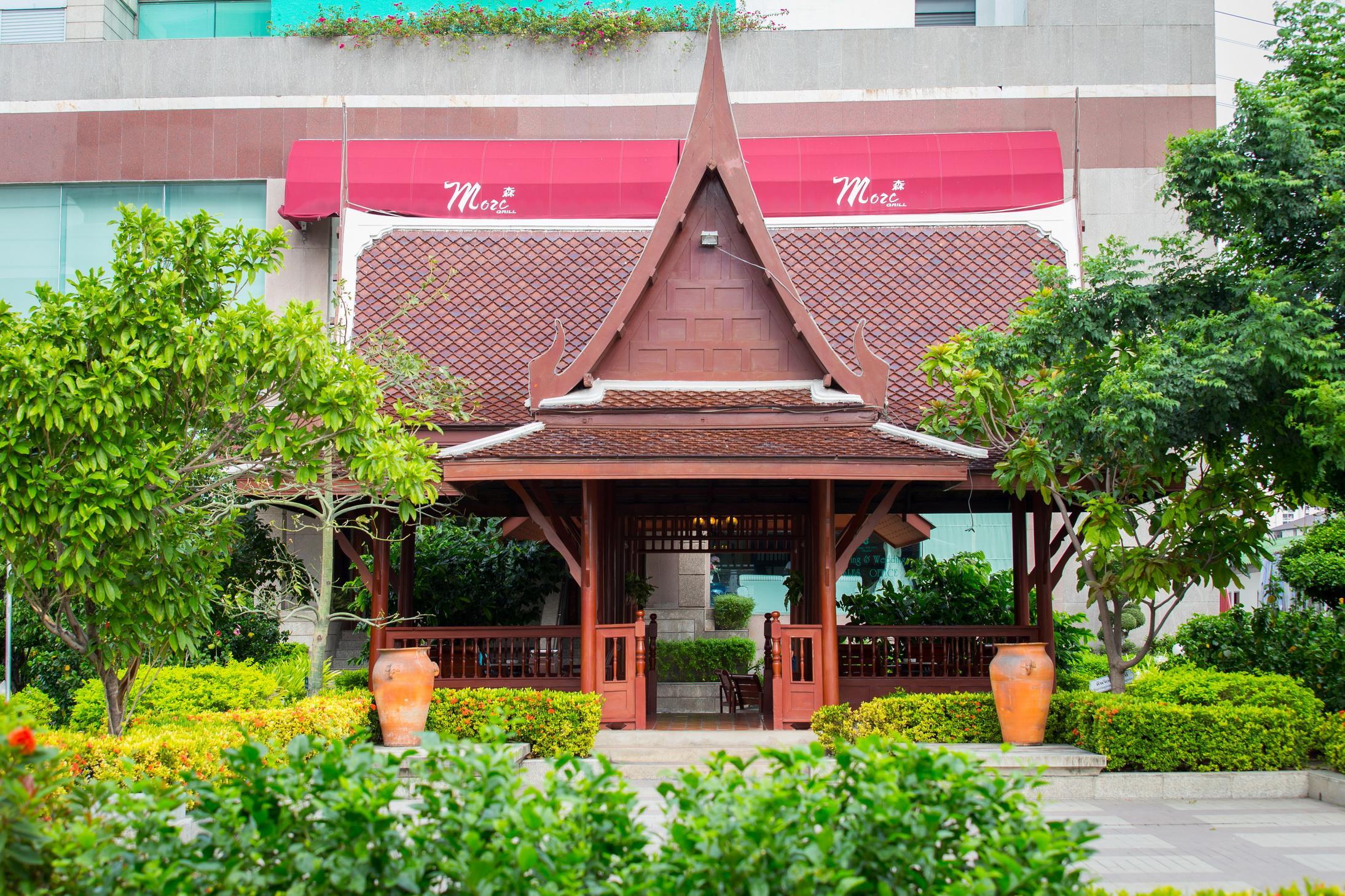 Отель Ramada By Wyndham Bangkok Chaophya Park Экстерьер фото