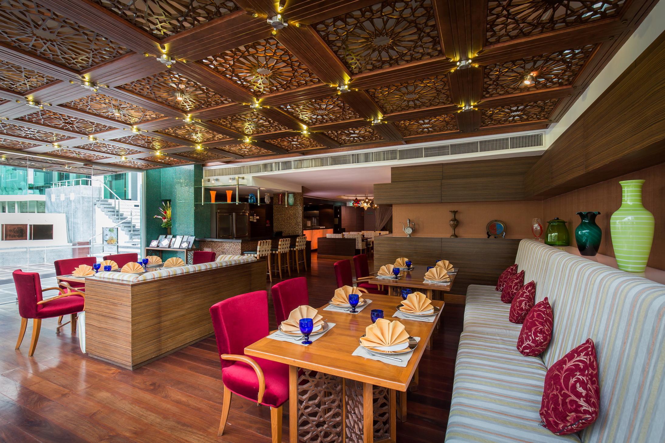 Отель Ramada By Wyndham Bangkok Chaophya Park Экстерьер фото