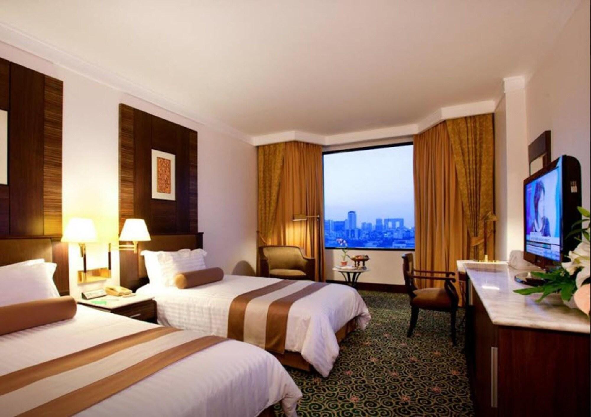 Отель Ramada By Wyndham Bangkok Chaophya Park Экстерьер фото