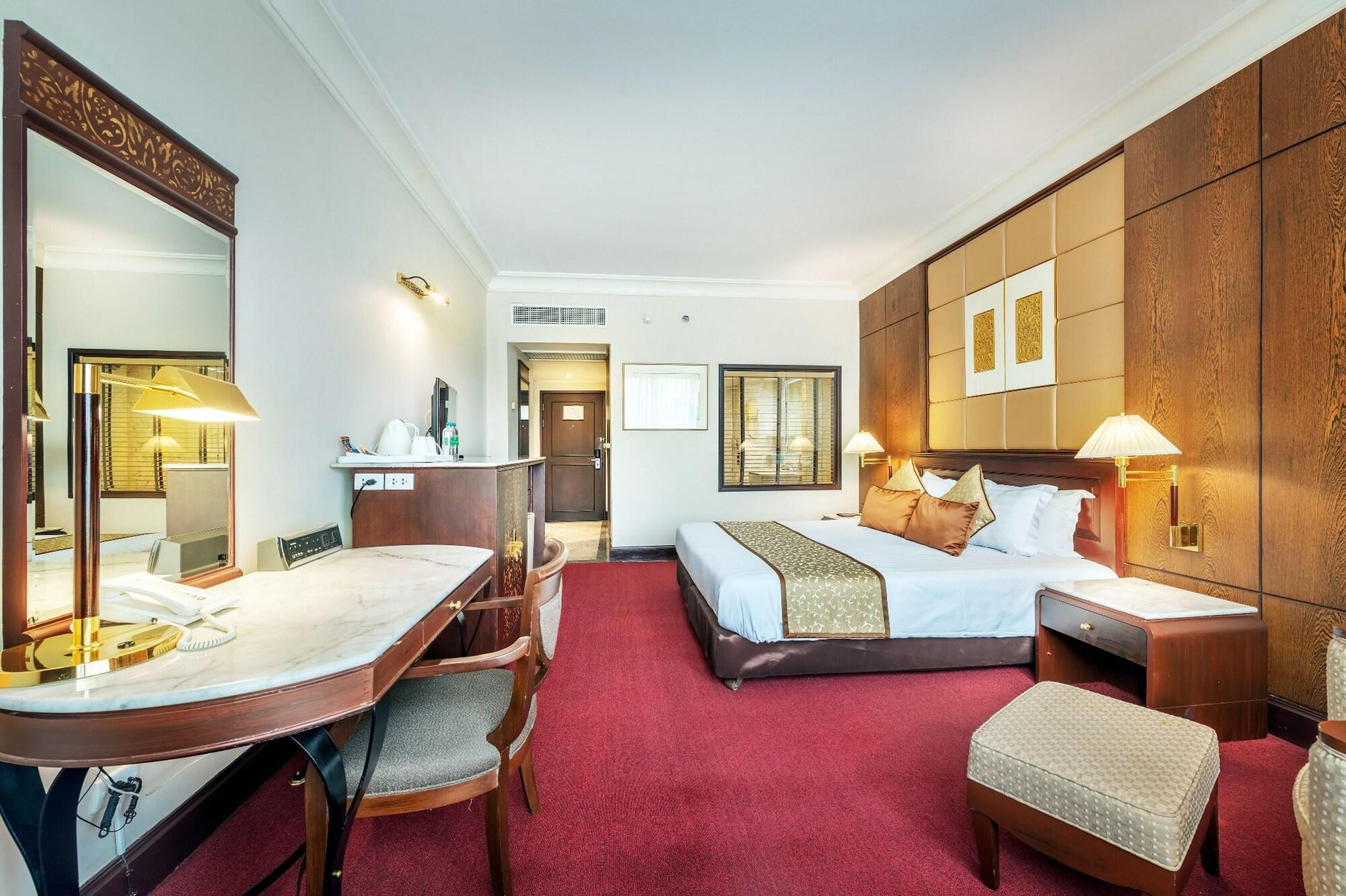 Отель Ramada By Wyndham Bangkok Chaophya Park Экстерьер фото