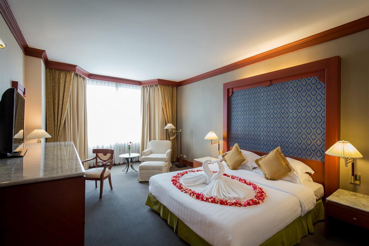 Отель Ramada By Wyndham Bangkok Chaophya Park Экстерьер фото