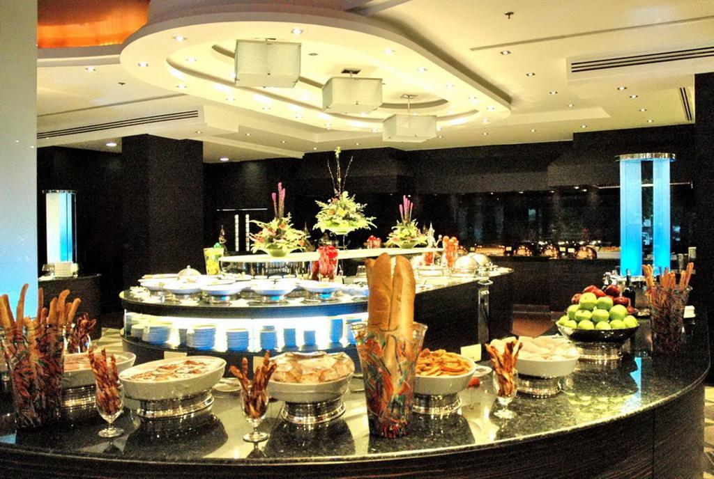 Отель Ramada By Wyndham Bangkok Chaophya Park Экстерьер фото